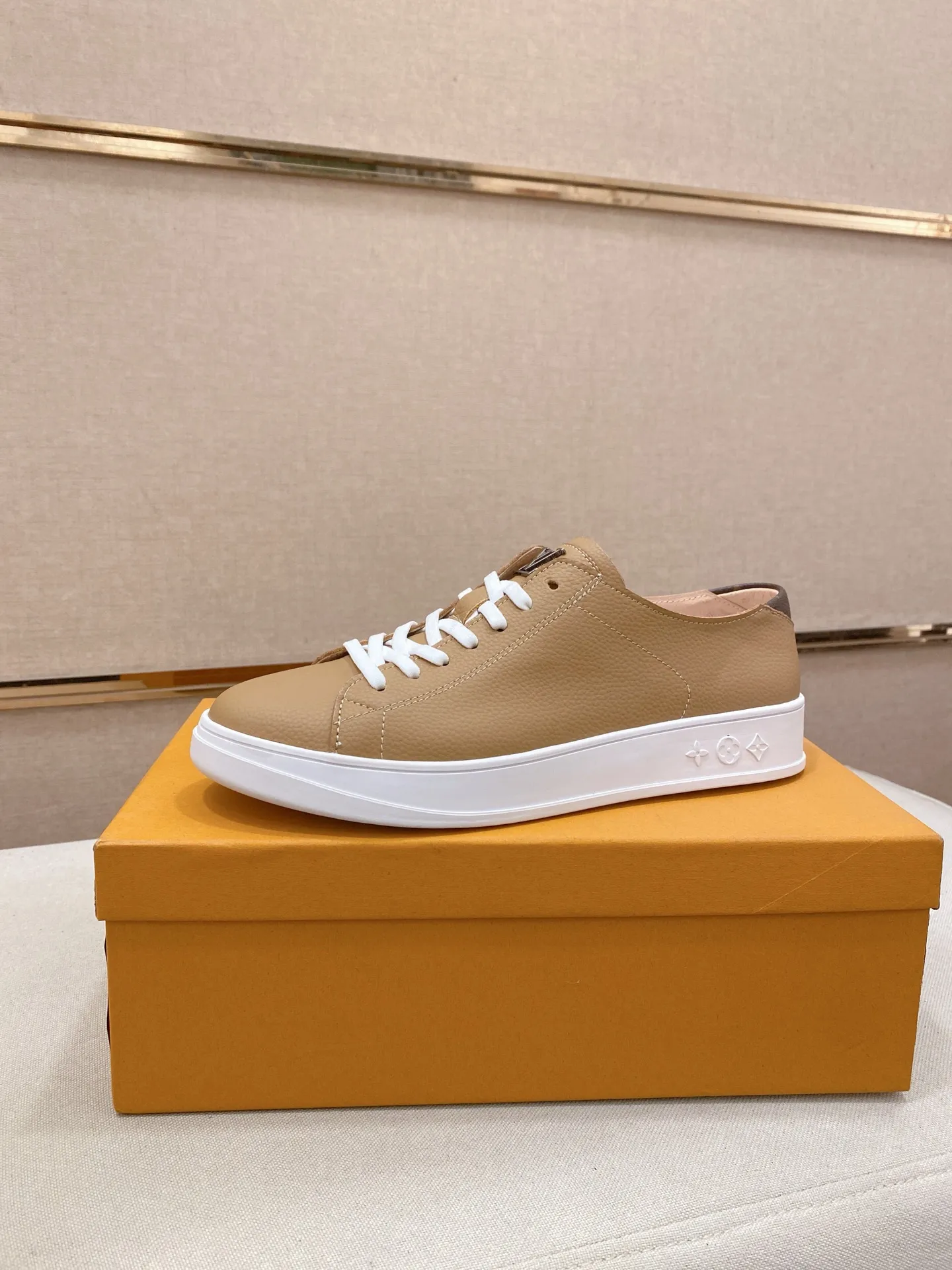 Men's shoes💰 440💰louis vuitton (Louis Vuitton/lv) top 🔍🔍 new models are on sale at the same time at the counter. The upper 🇮🇹 is imported from Italy first-layer cowhide, and the lining is fully imported sheepskin 💪💪, completely 1⃣️ to 1 ⃣️Re-engraved🇮🇹💪💪, ⚠Sole: The original sole is specially provided by the original factory, the exclusive movable molded sole is super comfortable, ⚠The original factory follows the order, 🔍🔍high quality, you can enter and exit the counter at will, welcome to compare⚠. Code number:38-44